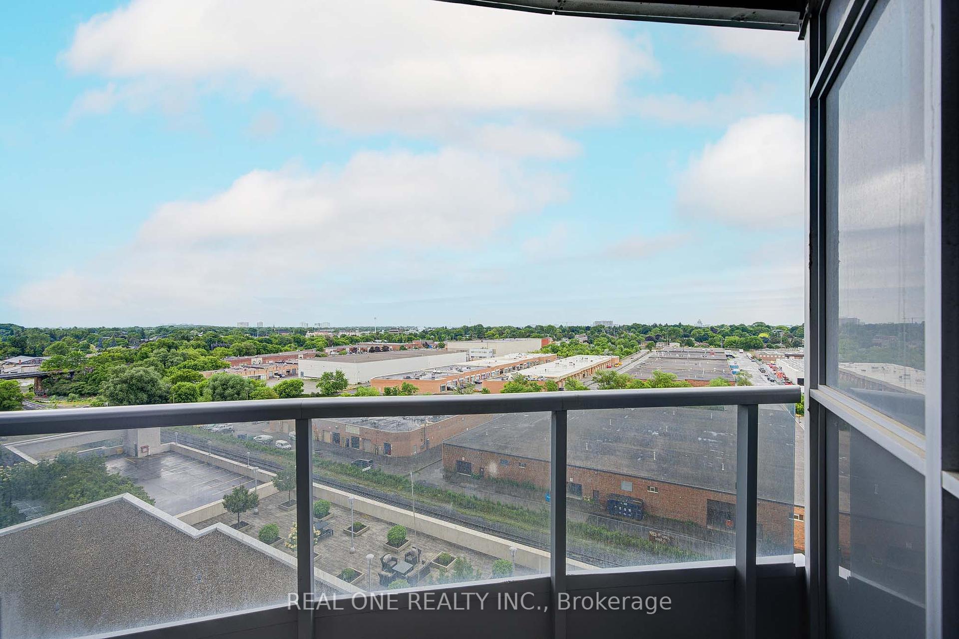 3 Bedrooms Condo at 151 Village Green, Toronto For sale