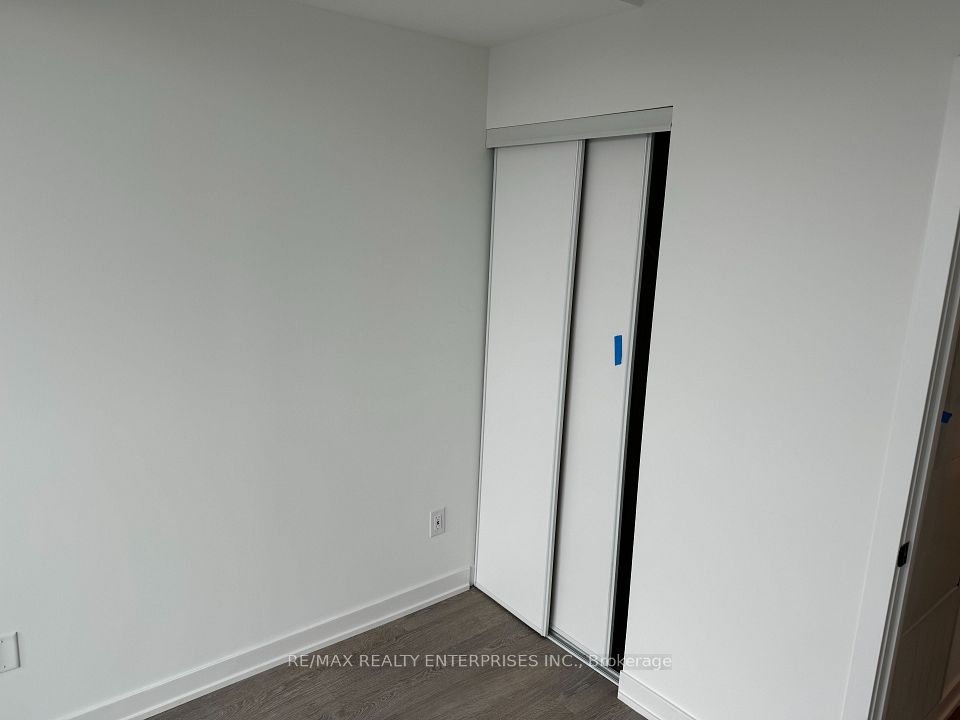 https://trreb-image.ampre.ca/8eizQry4WgbdcNXgRi2sIrS45bCaxi68TEzqc9nMdX0/rs:fit:960:960/wm:.5:so:0:50:.4/wmsh:10/wmt:PHNwYW4gZm9yZWdyb3VuZD0nd2hpdGUnIGZvbnQ9JzY4Jz5SRS9NQVggUkVBTFRZIEVOVEVSUFJJU0VTIElOQy4sIEJyb2tlcmFnZTwvc3Bhbj4/cb:20250502235949/L3RycmViL2xpc3RpbmdzLzQwLzg3LzgxLzQ4L3AvNzNhMGMwMzgtMzhlOS00NjgwLWE3MmItYTM3YzAwOWFiZDhkLmpwZw.jpg