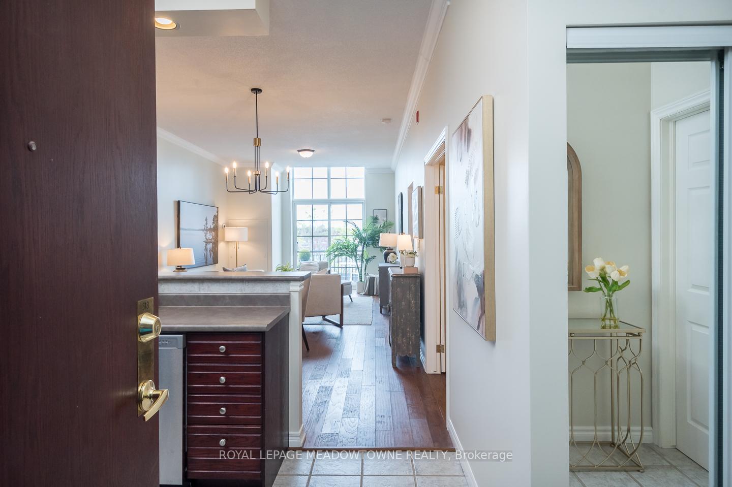 2 Bedrooms Condo at 262 Dundas, Hamilton For sale