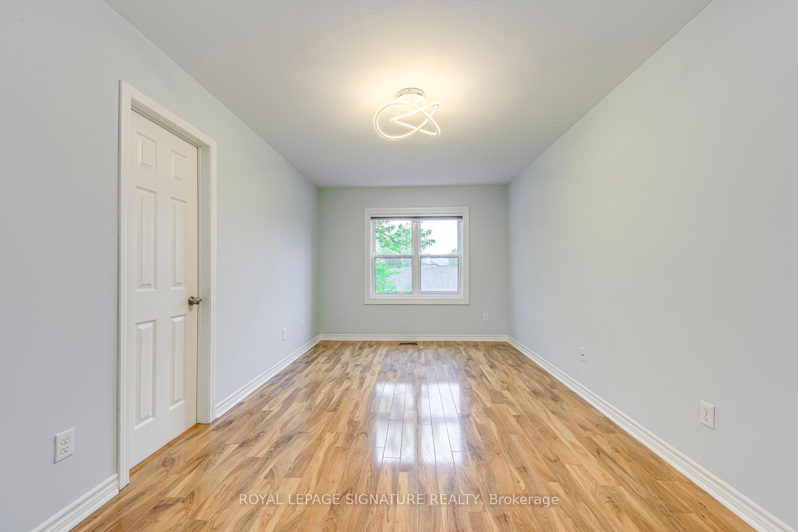 3 Bedrooms Condo at 5659 Glen Erin, Mississauga For sale
