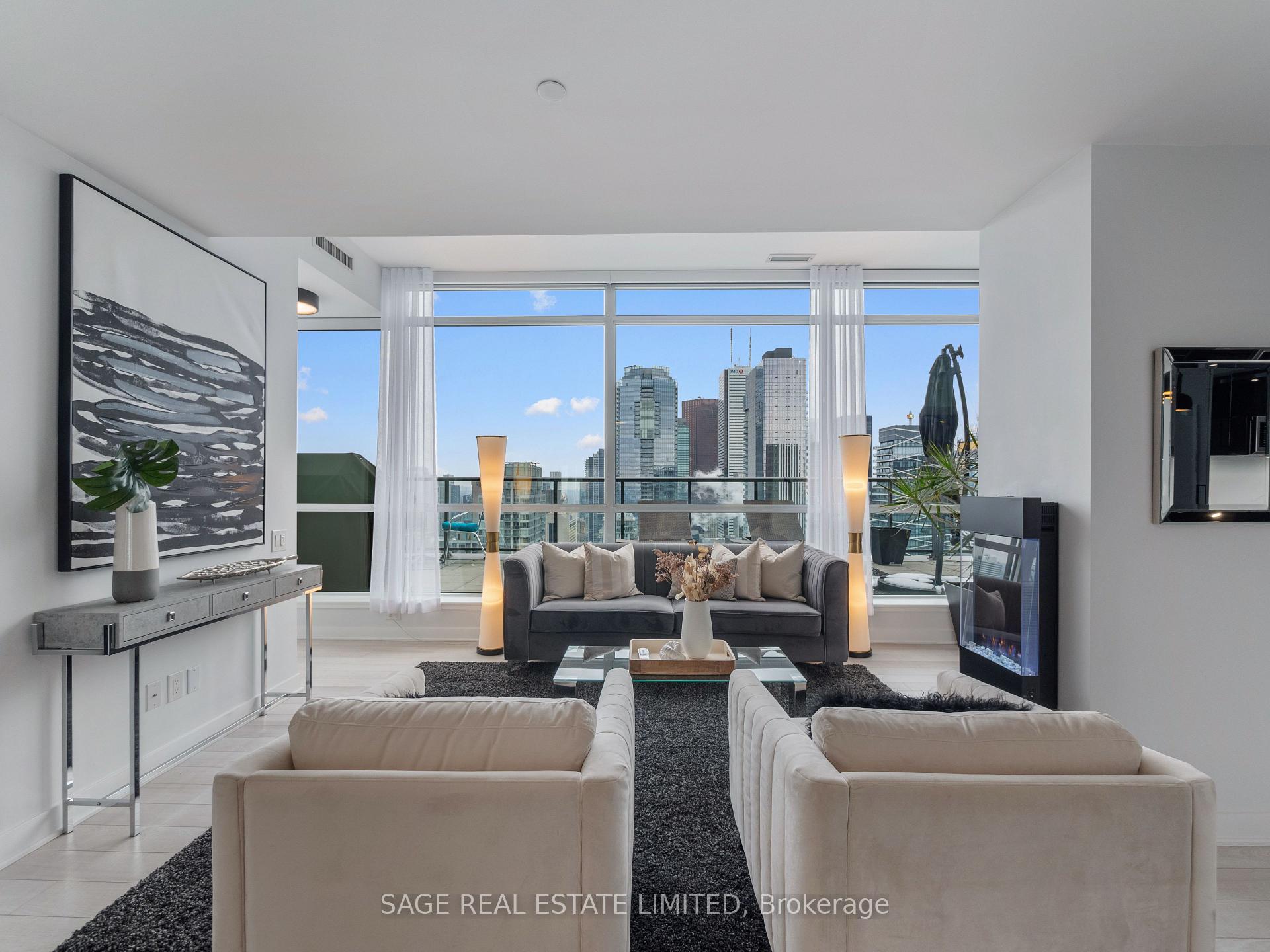 2 Bedrooms Condo at 290 Adelaide, Toronto For sale