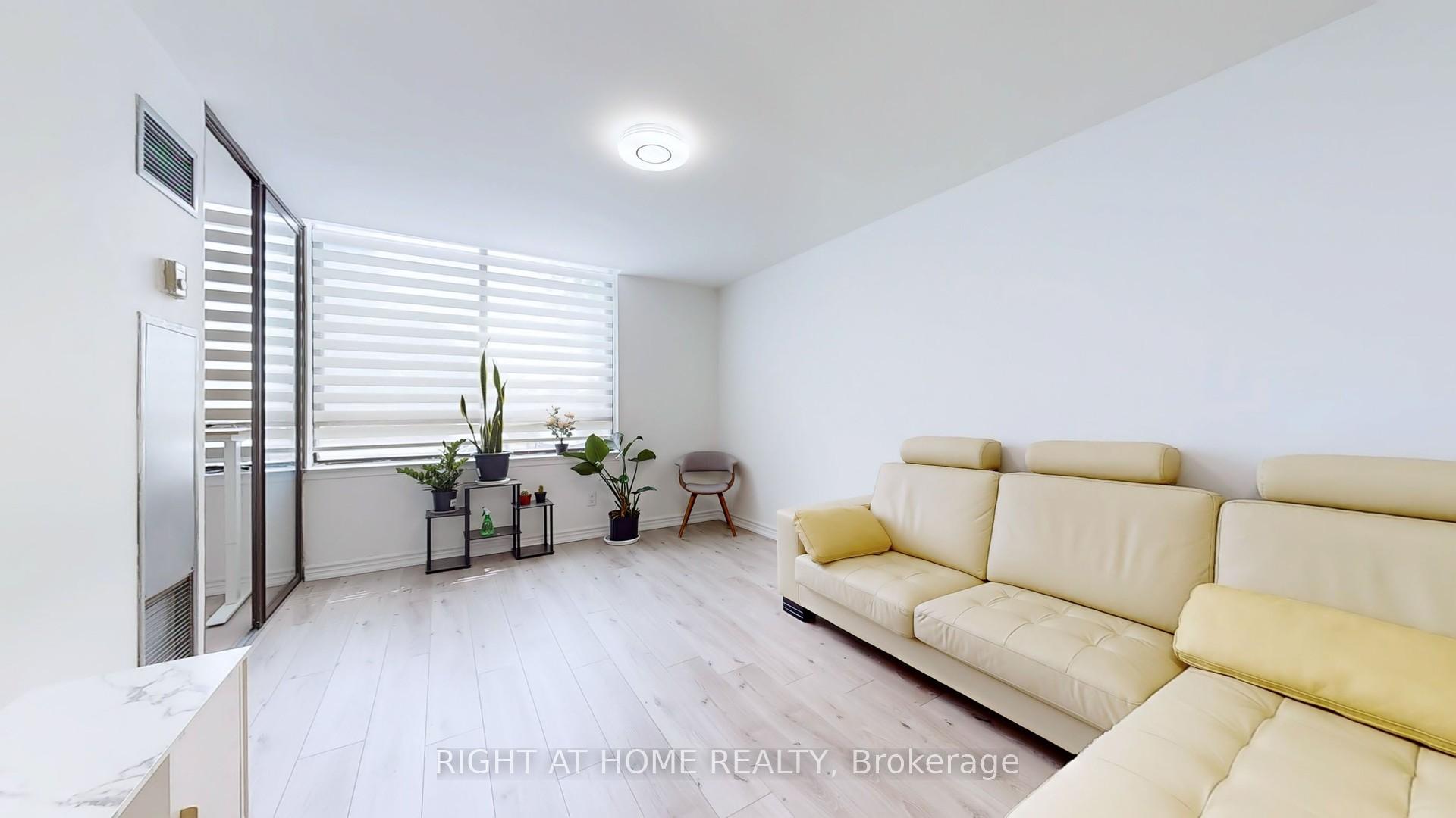 3 Bedrooms Condo at 75 Bamburgh, Toronto For sale