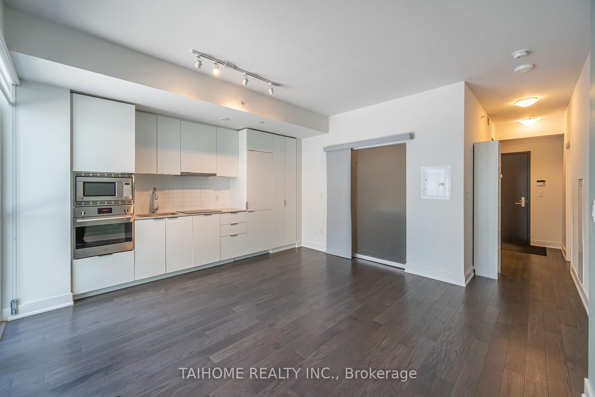 2 Bedrooms Condo at 955 Bay, Toronto For sale