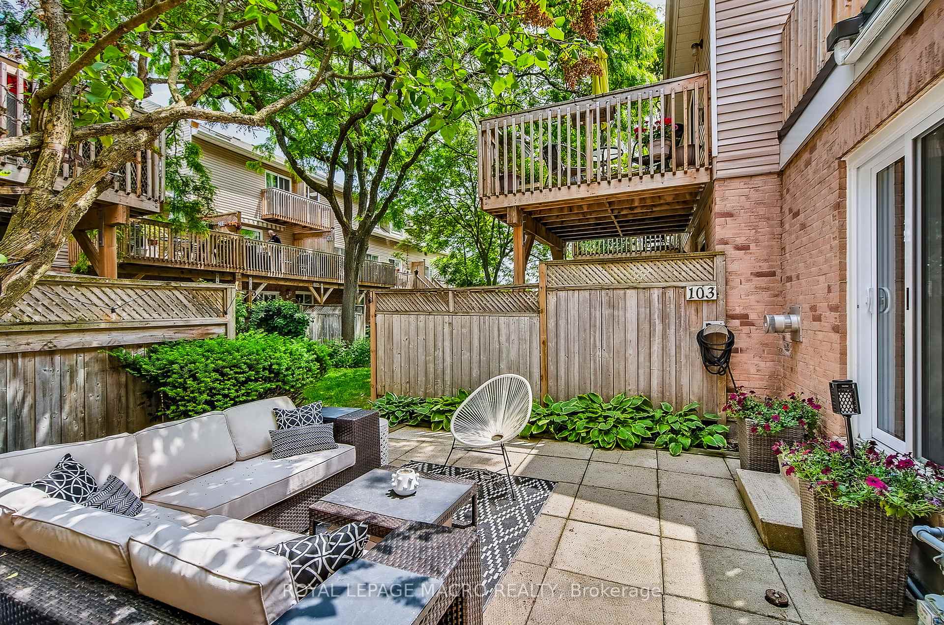 4 Bedrooms Condo at 2055 Walkers, Burlington For sale