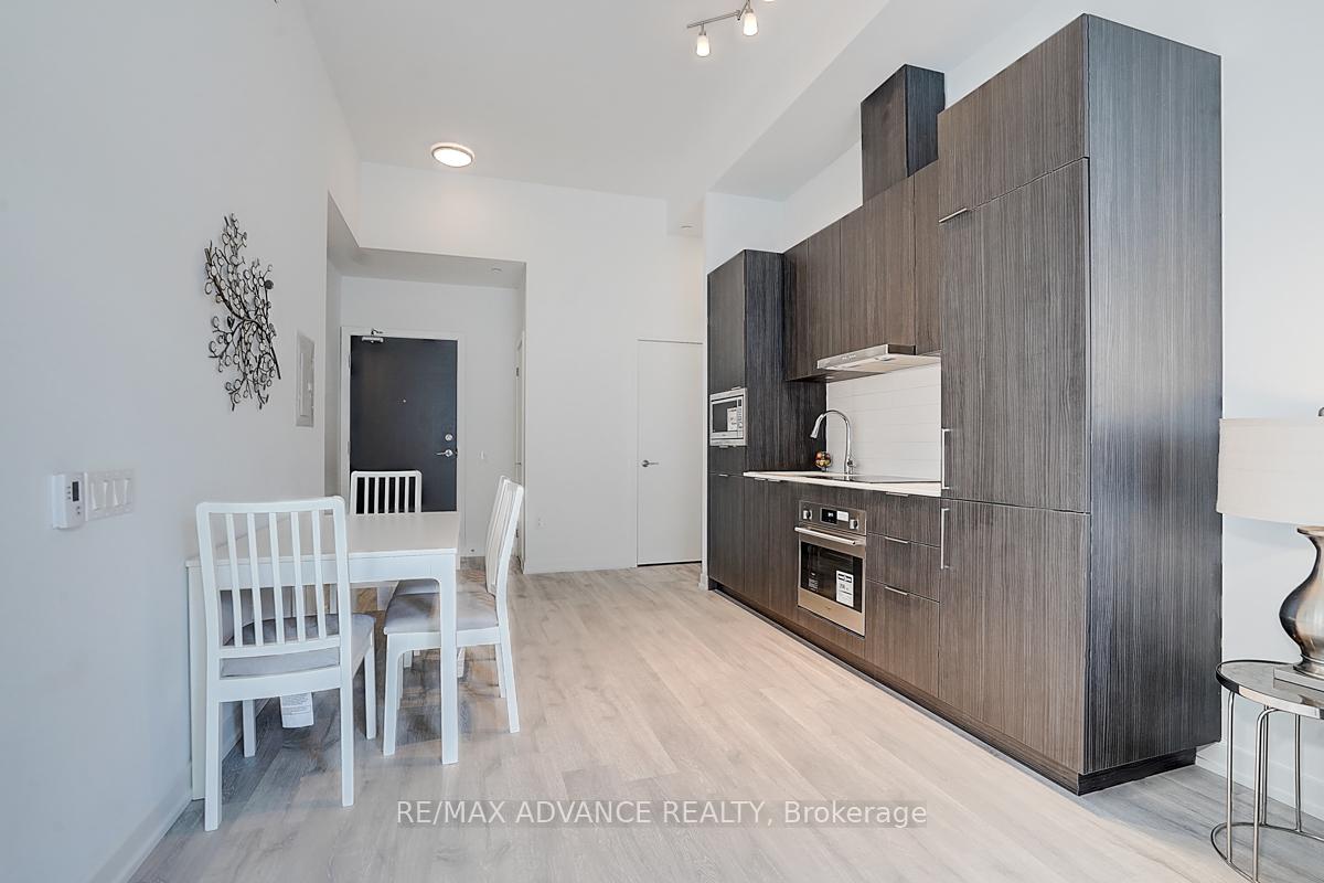 2 Bedrooms Condo at 7 Golden Lion, Toronto For sale