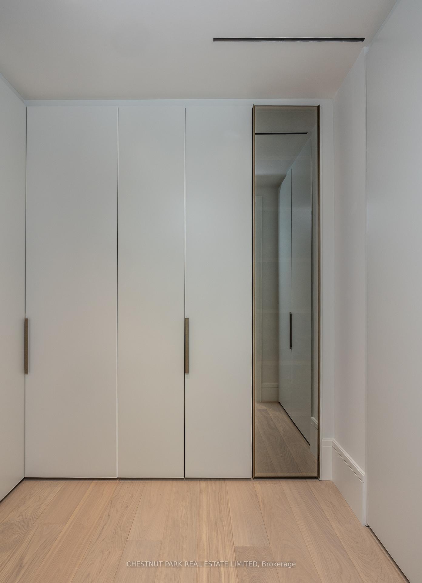 2 Bedrooms Condo at 7 Dale, Toronto For sale