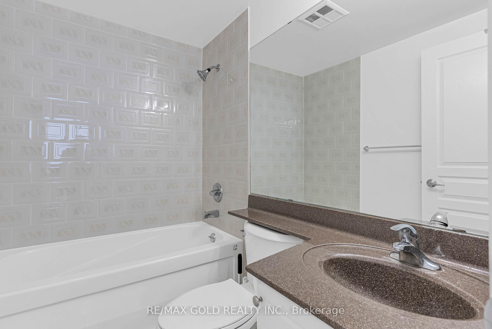 3 Bedrooms Condo at 3939 Duke Of York, Mississauga For sale