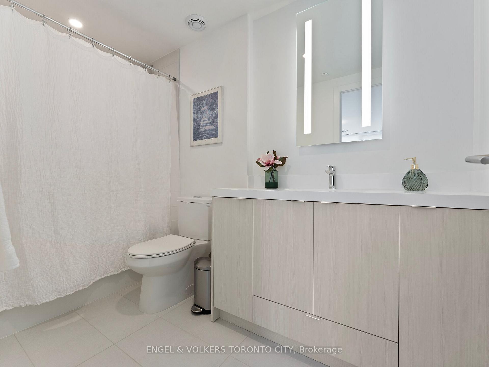 4 Bedrooms Condo at 30 Inn On The Park, Toronto For sale