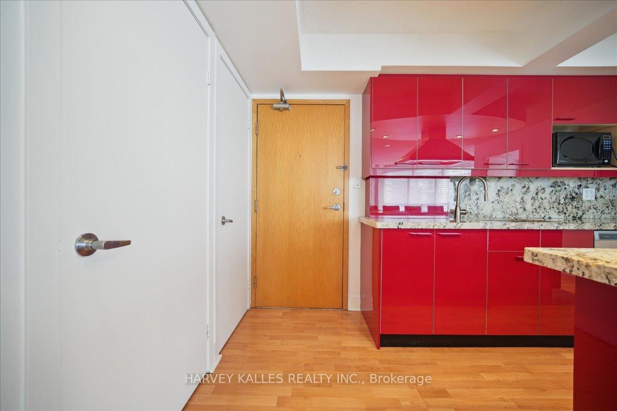 2 Bedrooms Condo at 550 Queens, Toronto For sale