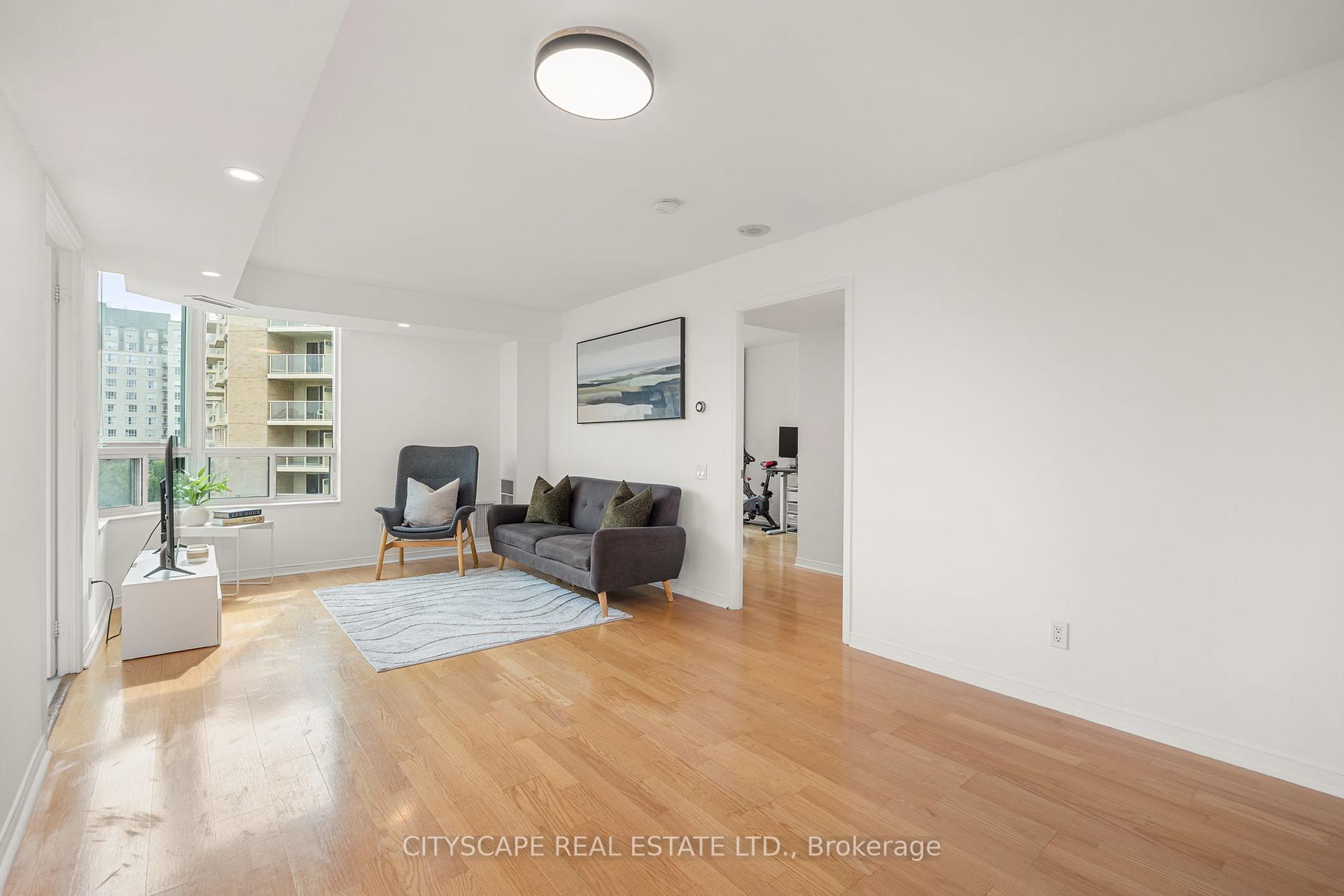 2 Bedrooms Condo at 5 Emerald, Vaughan For sale
