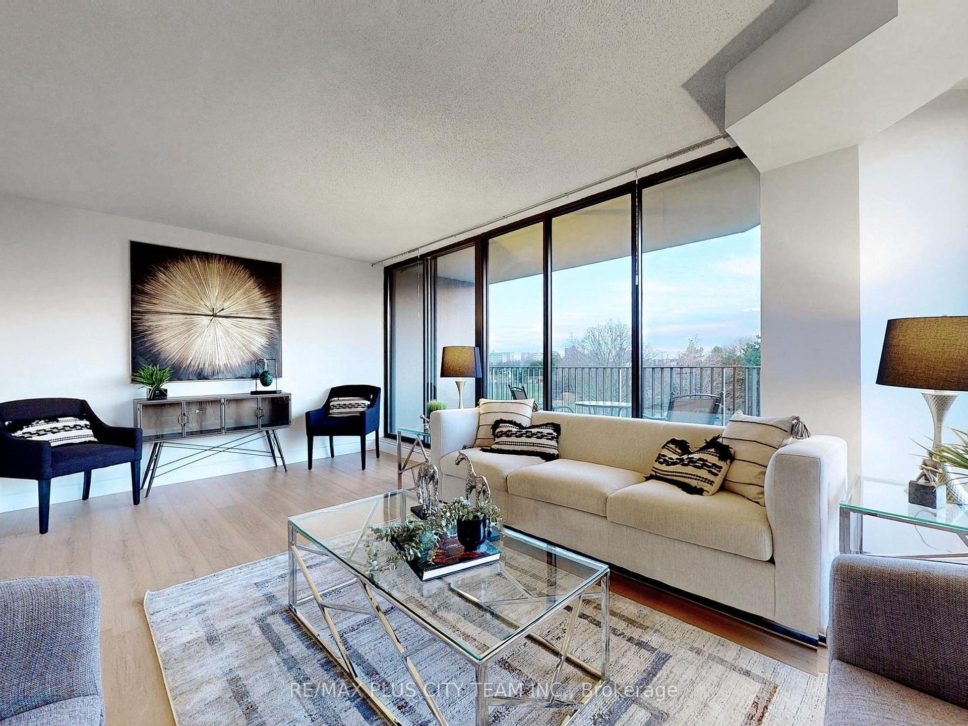 3 Bedrooms Condo at 6500 Montevideo,  Mississauga For sale