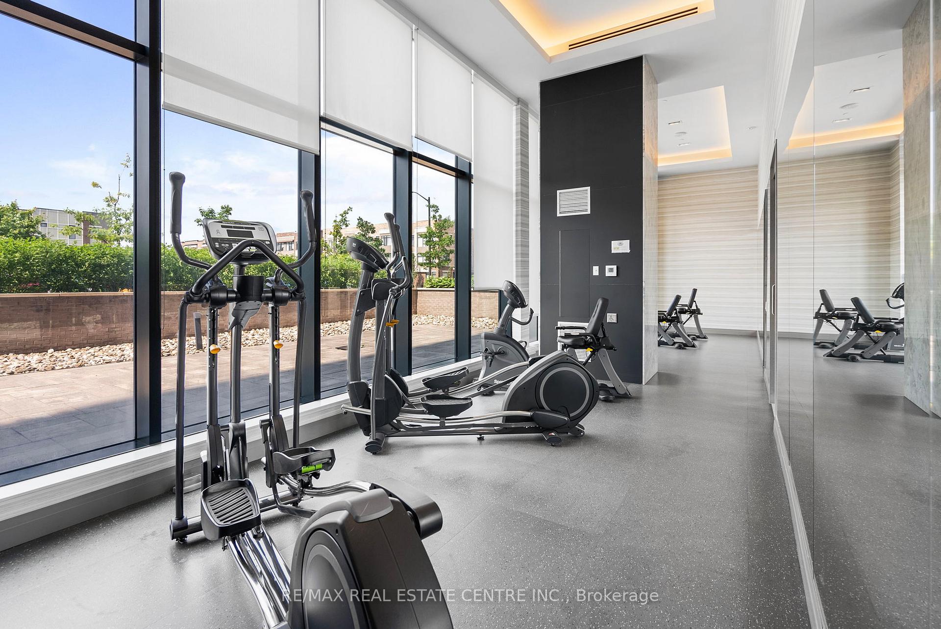 3 Bedrooms Condo at 100 Eagle Rock, Vaughan For sale