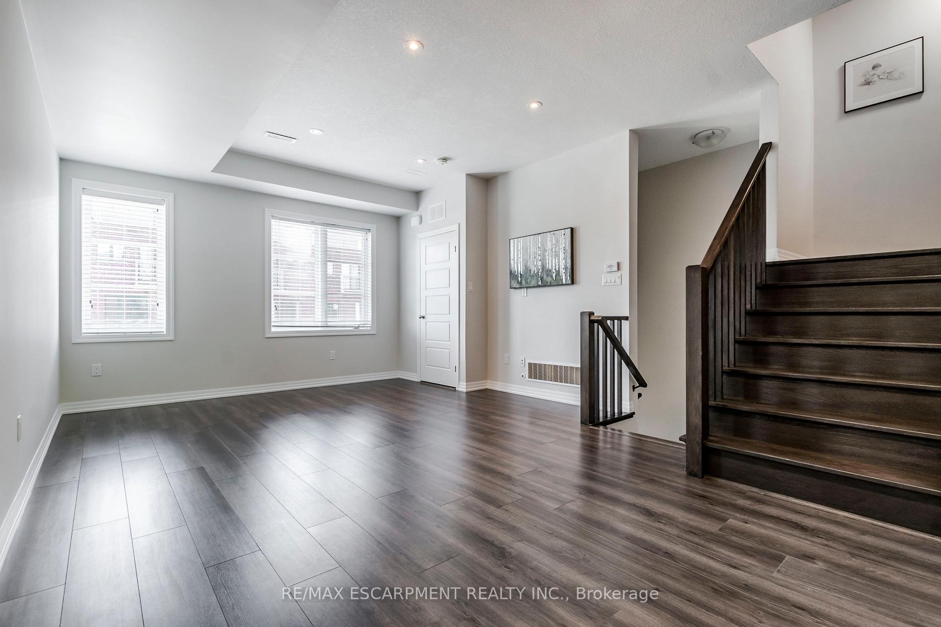 3 Bedrooms Condo at 290 Barton, Hamilton For sale