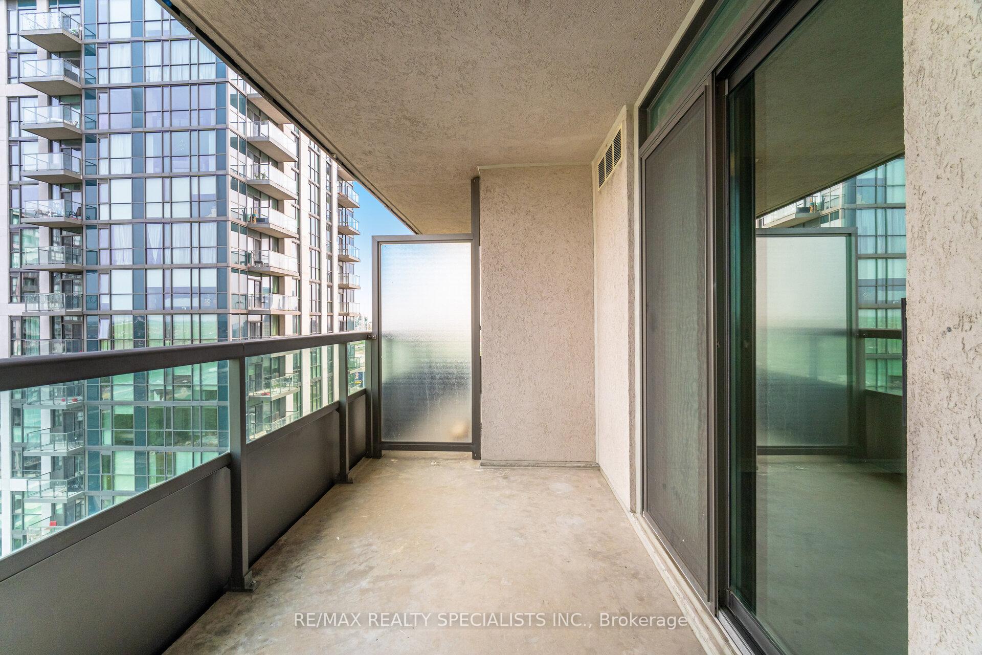 2 Bedrooms Condo at 335 Rathburn, Mississauga For sale
