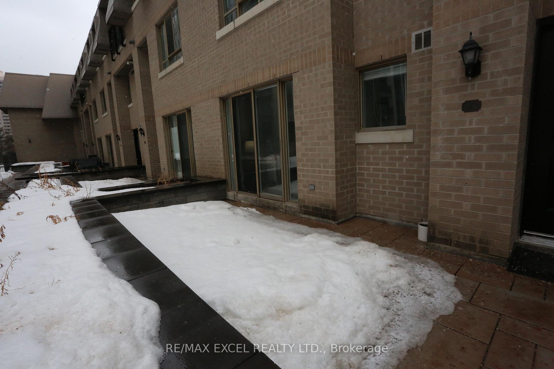 2 Bedrooms Condo at 38 Hollywood, Toronto For sale