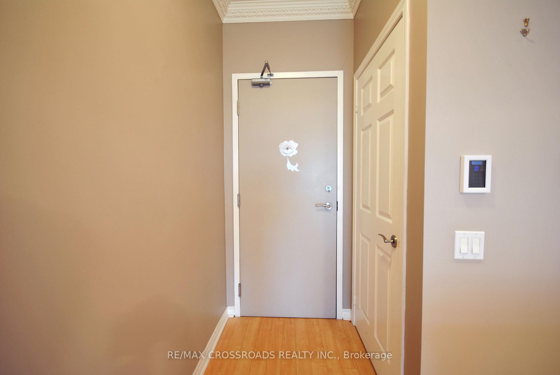 1 Bedroom Condo at 8 Mondeo, Toronto For sale