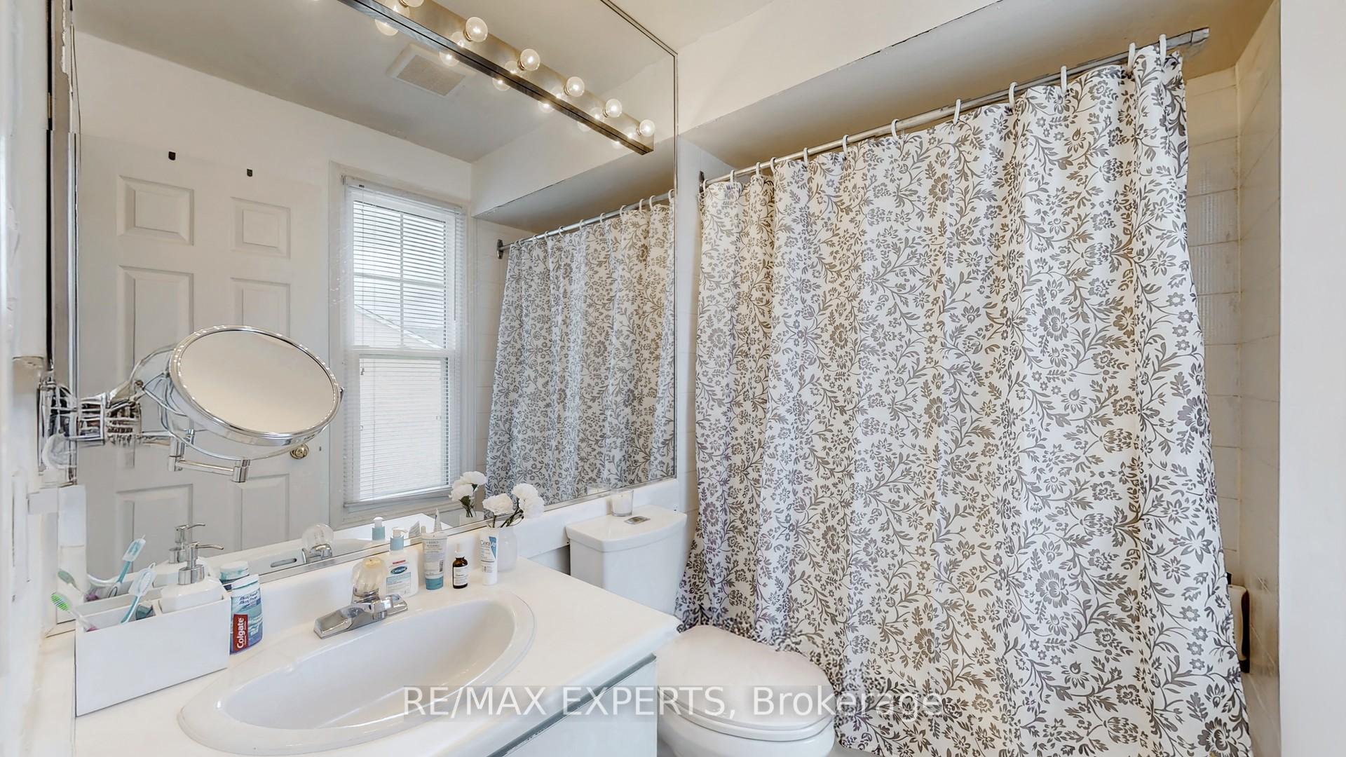 3 Bedrooms Condo at 43 Tamarack, Toronto For sale