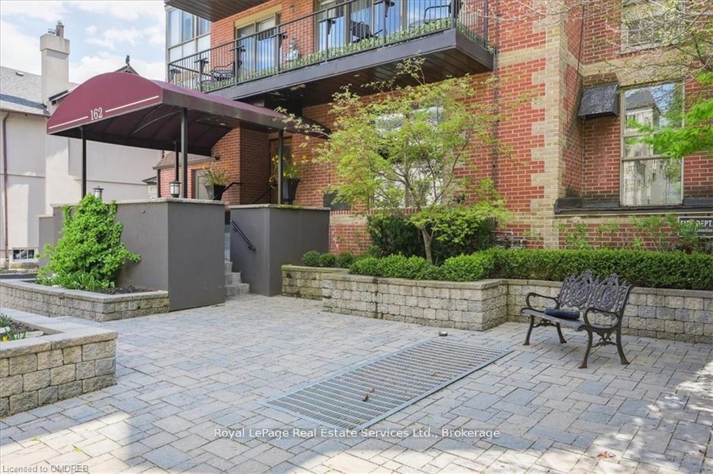 2 Bedrooms Condo at 162 REYNOLDS,  Oakville For sale