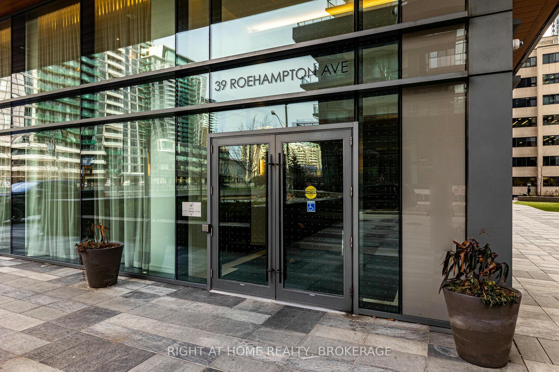 2 Bedrooms Condo at 39 Roehampton, Toronto For sale