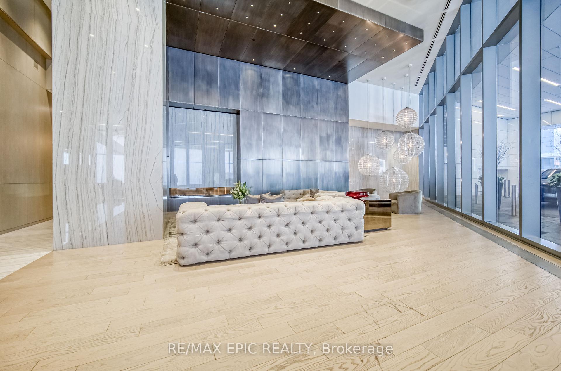 3 Bedrooms Condo at 88 Harbour,  Toronto For sale