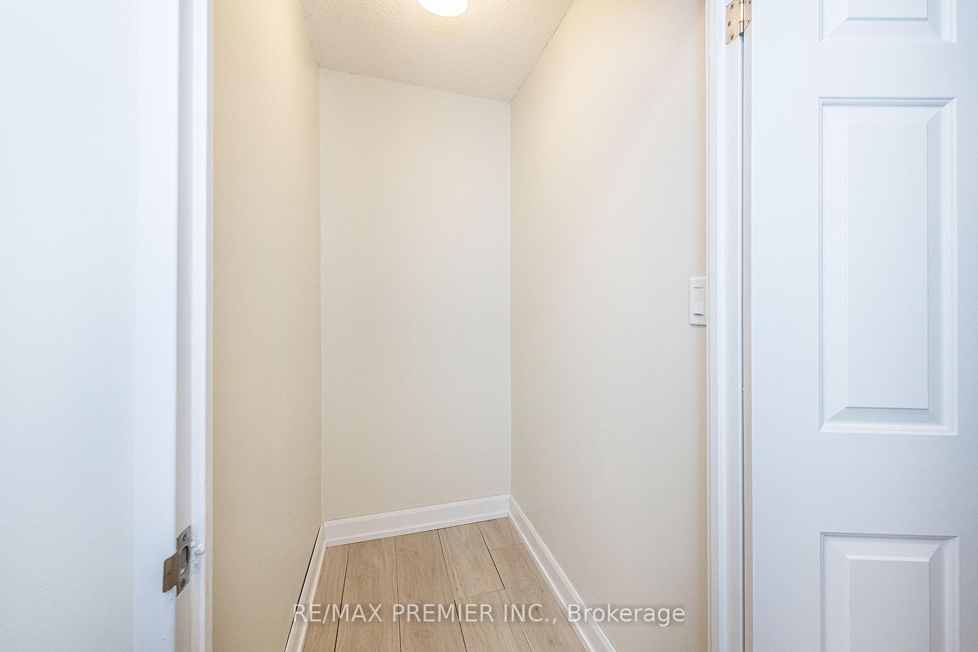 2 Bedrooms Condo at 20 Southport,  Toronto For sale