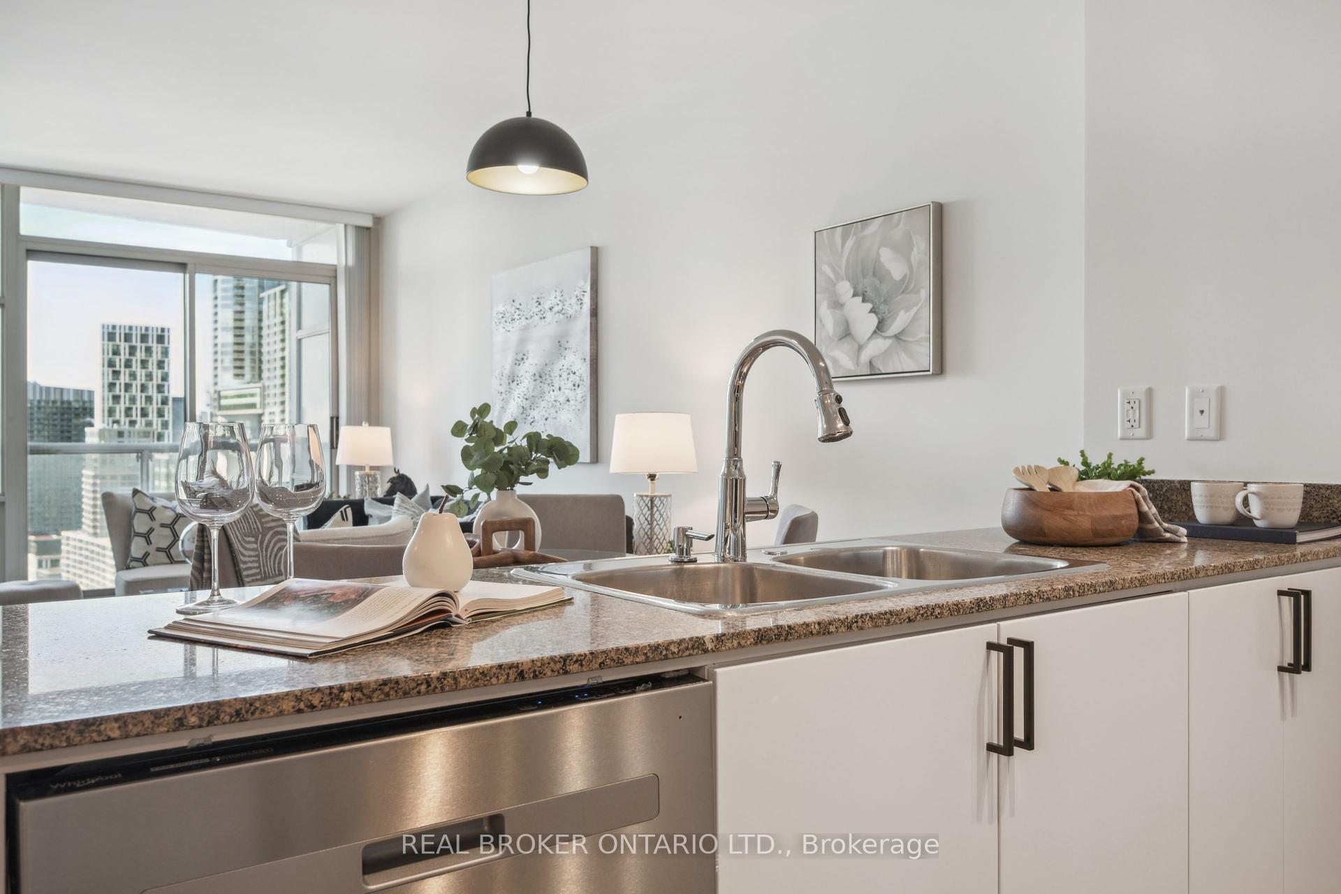 2 Bedrooms Condo at 10 Navy Wharf, Toronto For sale