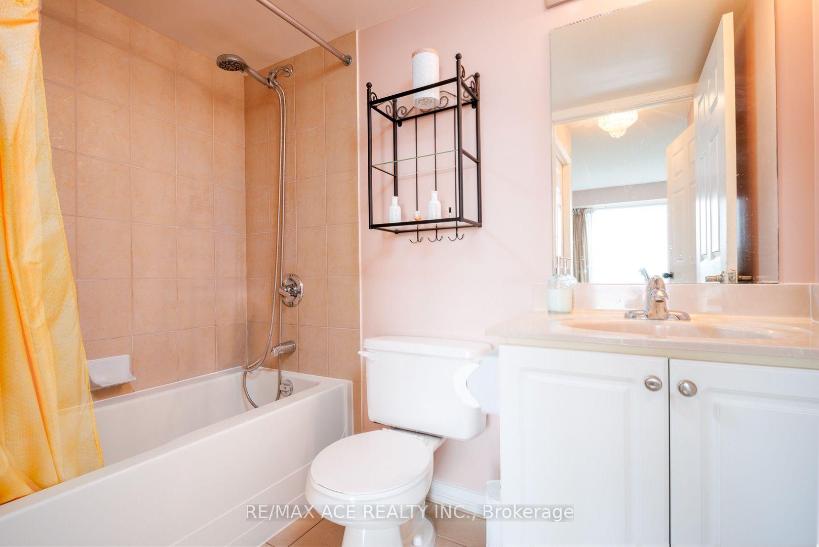 2 Bedrooms Condo at 18 Valley Woods, Toronto For sale