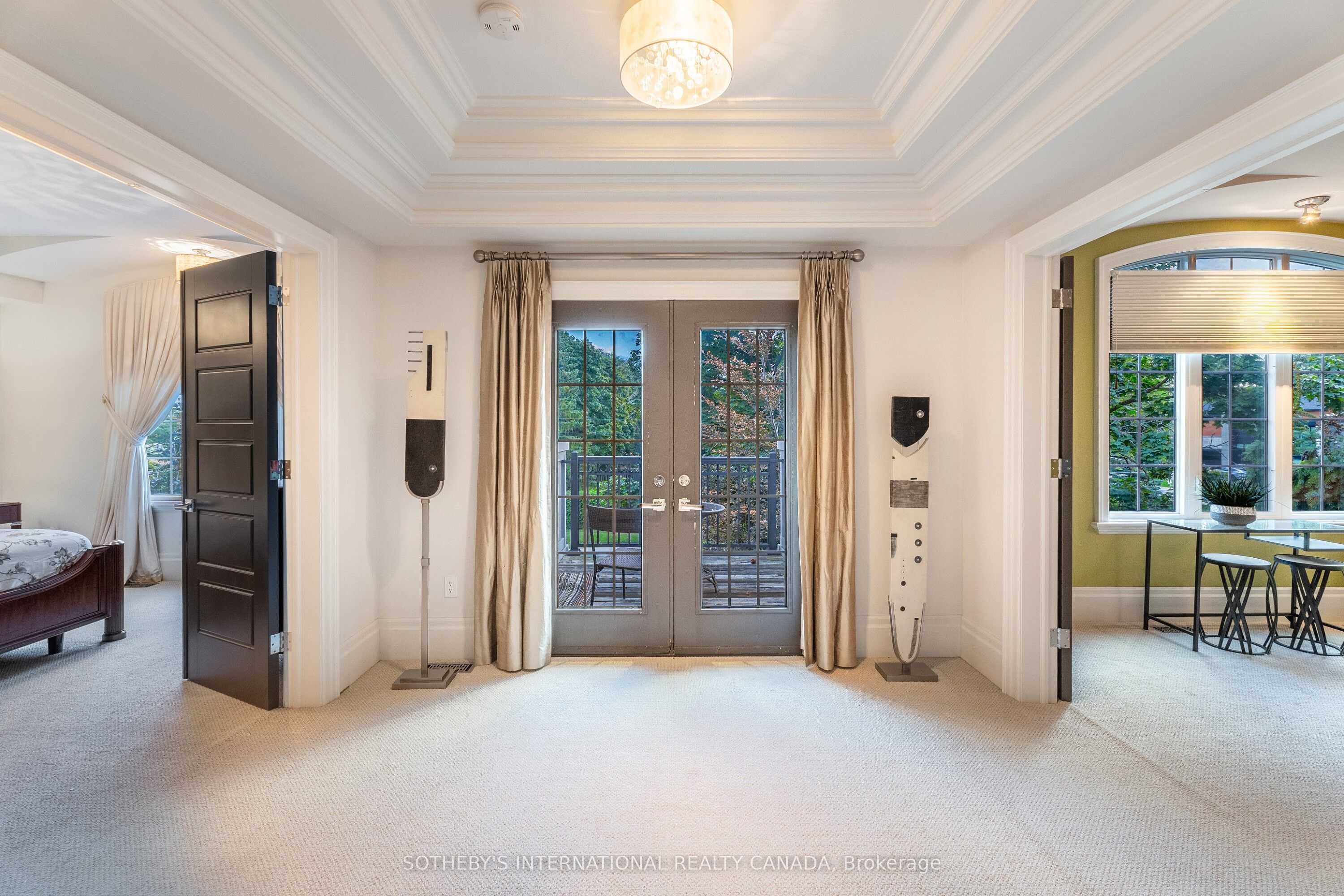 8 Thornhill Avenue