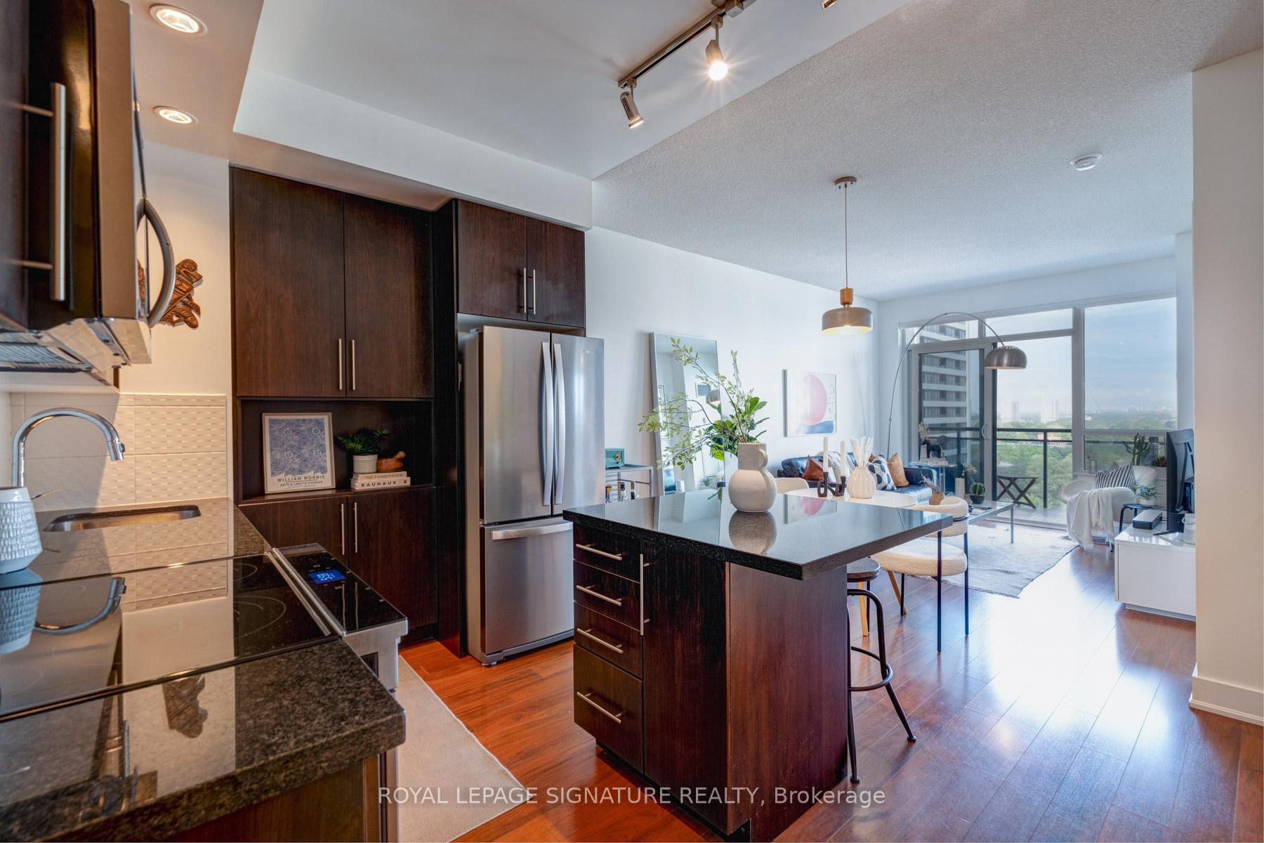 2 Bedrooms Condo at 28 Linden, Toronto For sale