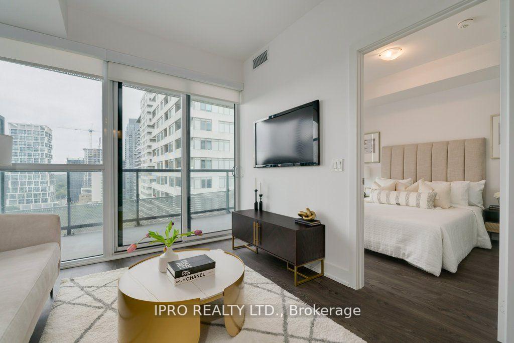 2 Bedrooms Condo at 11 Lillian, Toronto For sale