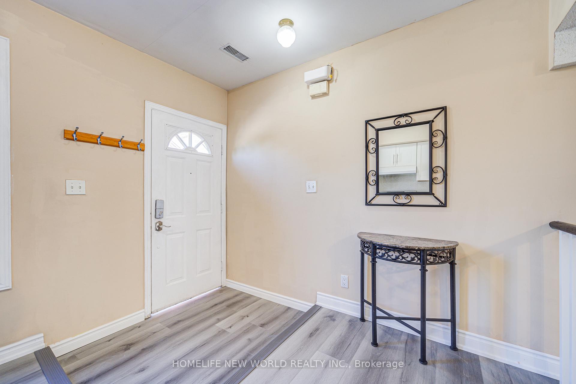 3 Bedrooms Condo at 3895 Doug Leavens, Mississauga For sale