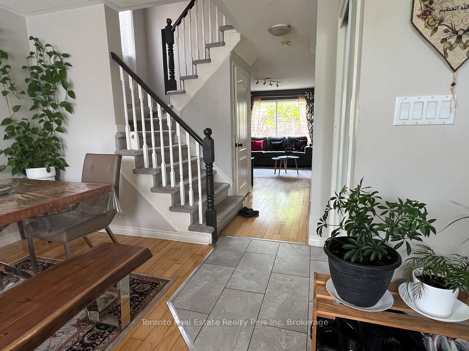 719 Hutchinson Avenue, Milton, ON L9T 6A6