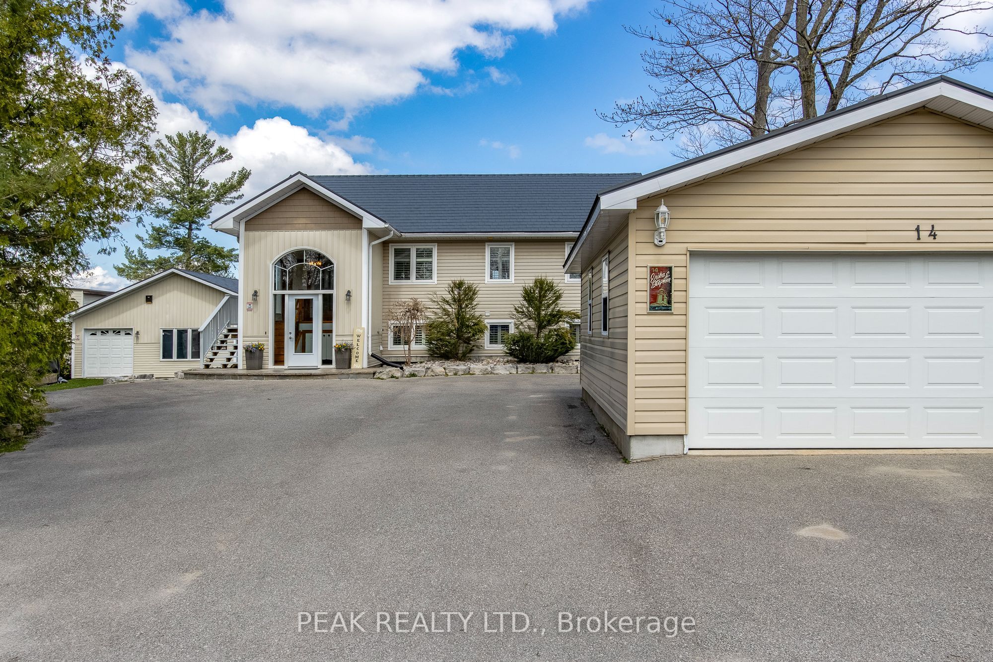 14 Lighthouse Crescent, Tay, ON L0K 2A0