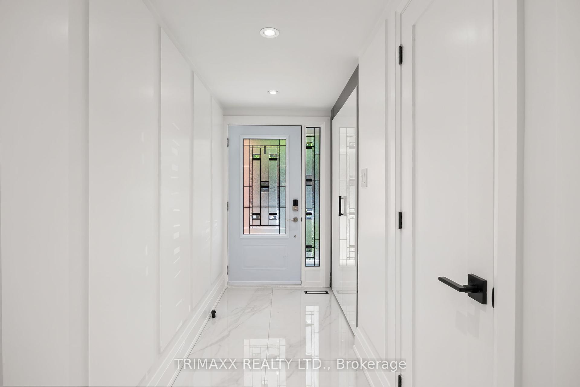 4 Bedrooms Condo at 4165 Fieldgate, Mississauga For sale