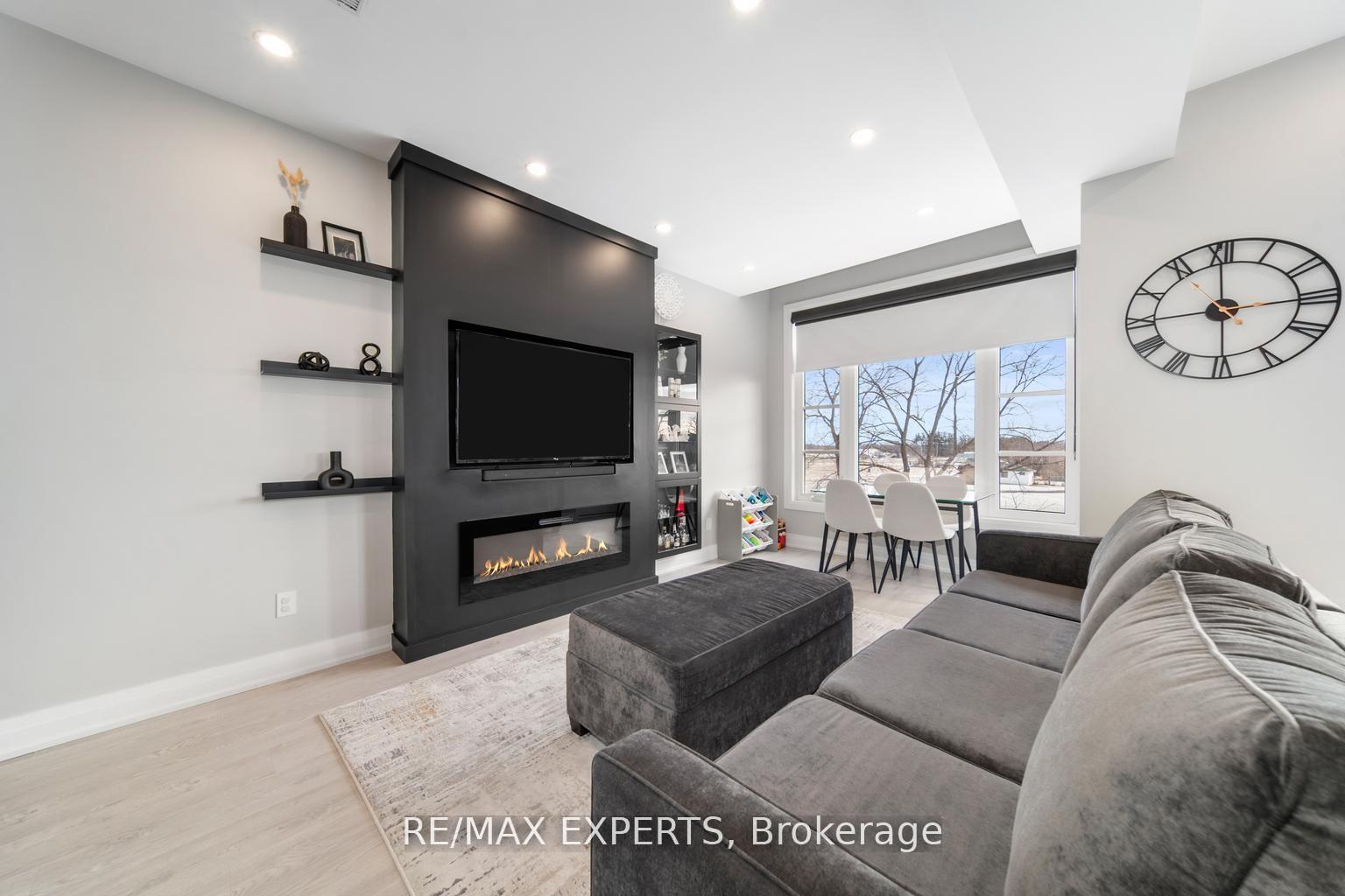2 Bedrooms Condo at 8167 Kipling, Vaughan For sale