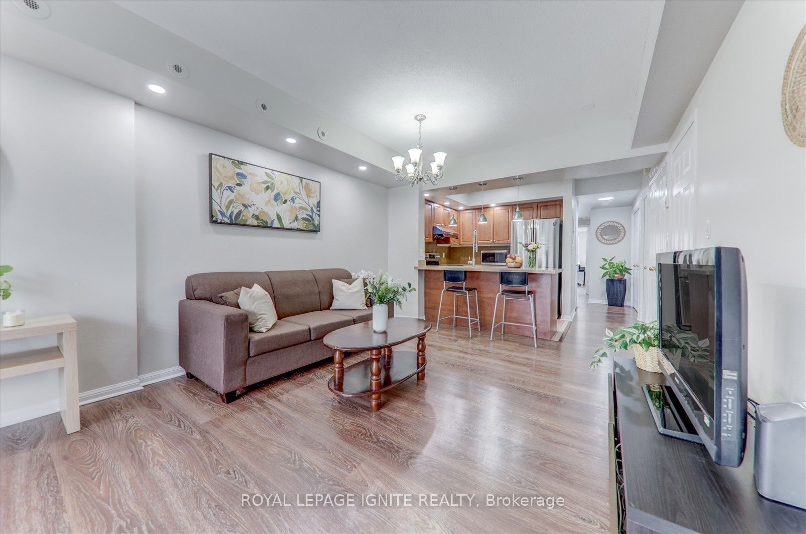 3035 Finch Avenue, #2013