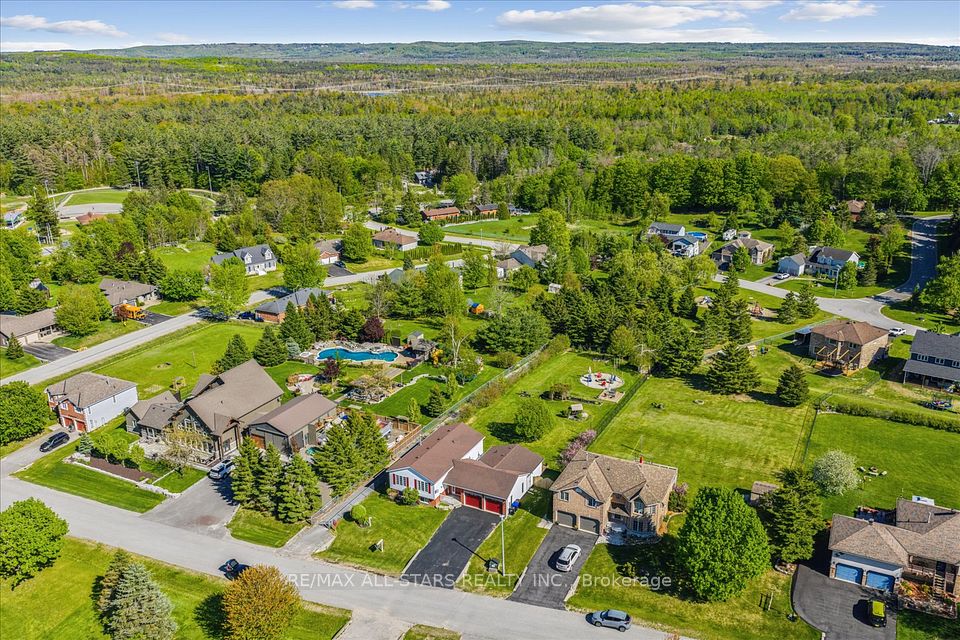 54 Marlow Circle, Springwater, ON L0L 1V0