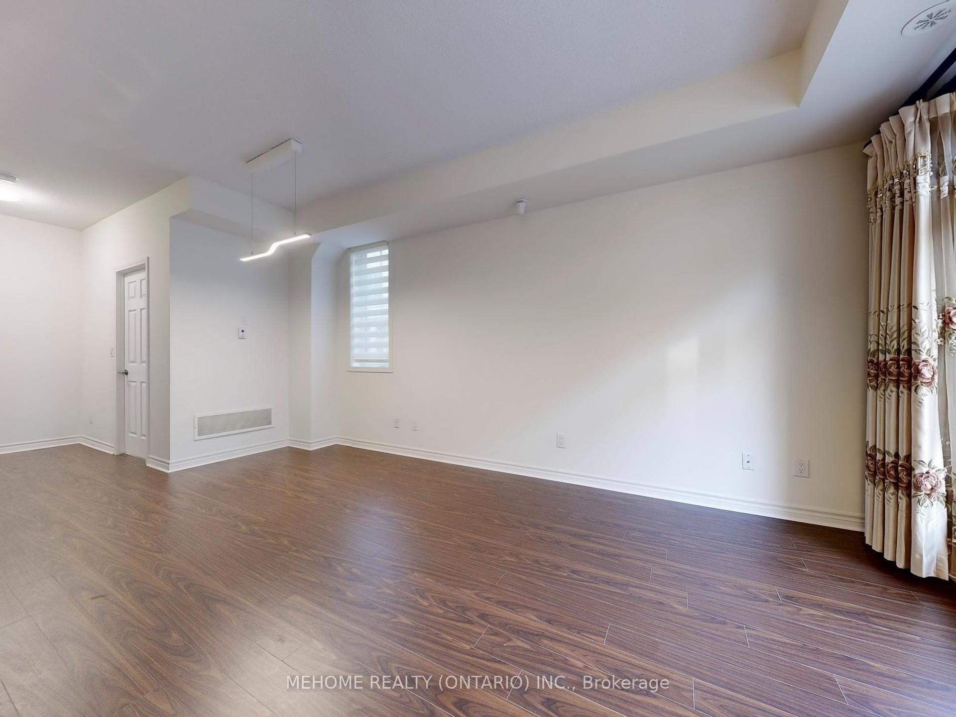 3 Bedrooms Condo at 7 Brighton, Vaughan For sale