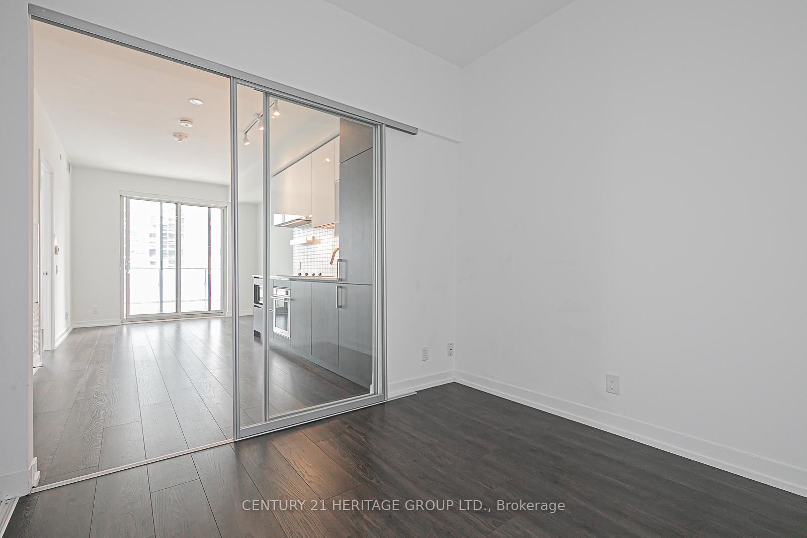 2 Bedrooms Condo at 950 PORTAGE,  Vaughan For sale