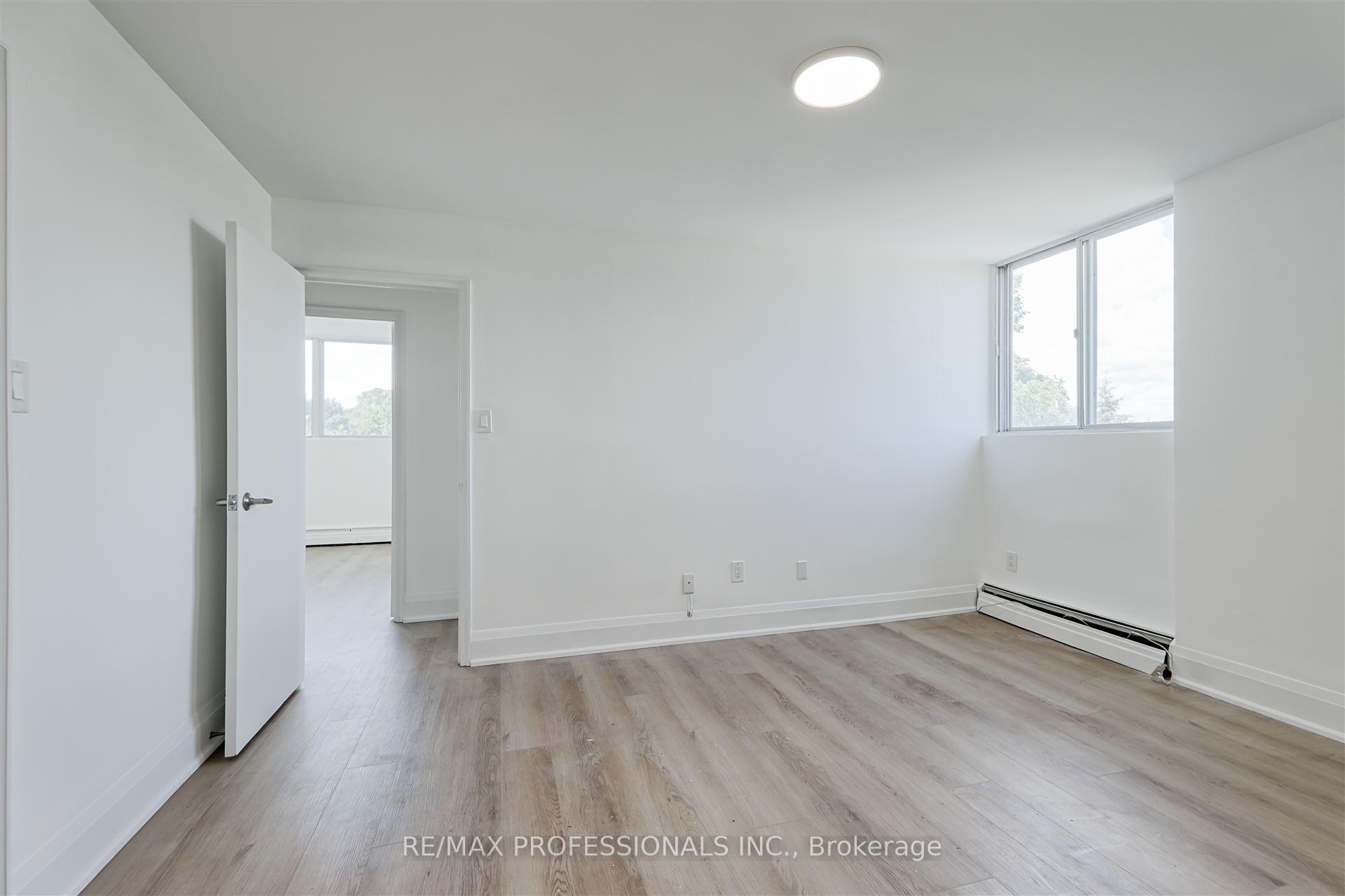 3 Bedrooms Condo at 11 Neilson, Toronto For sale