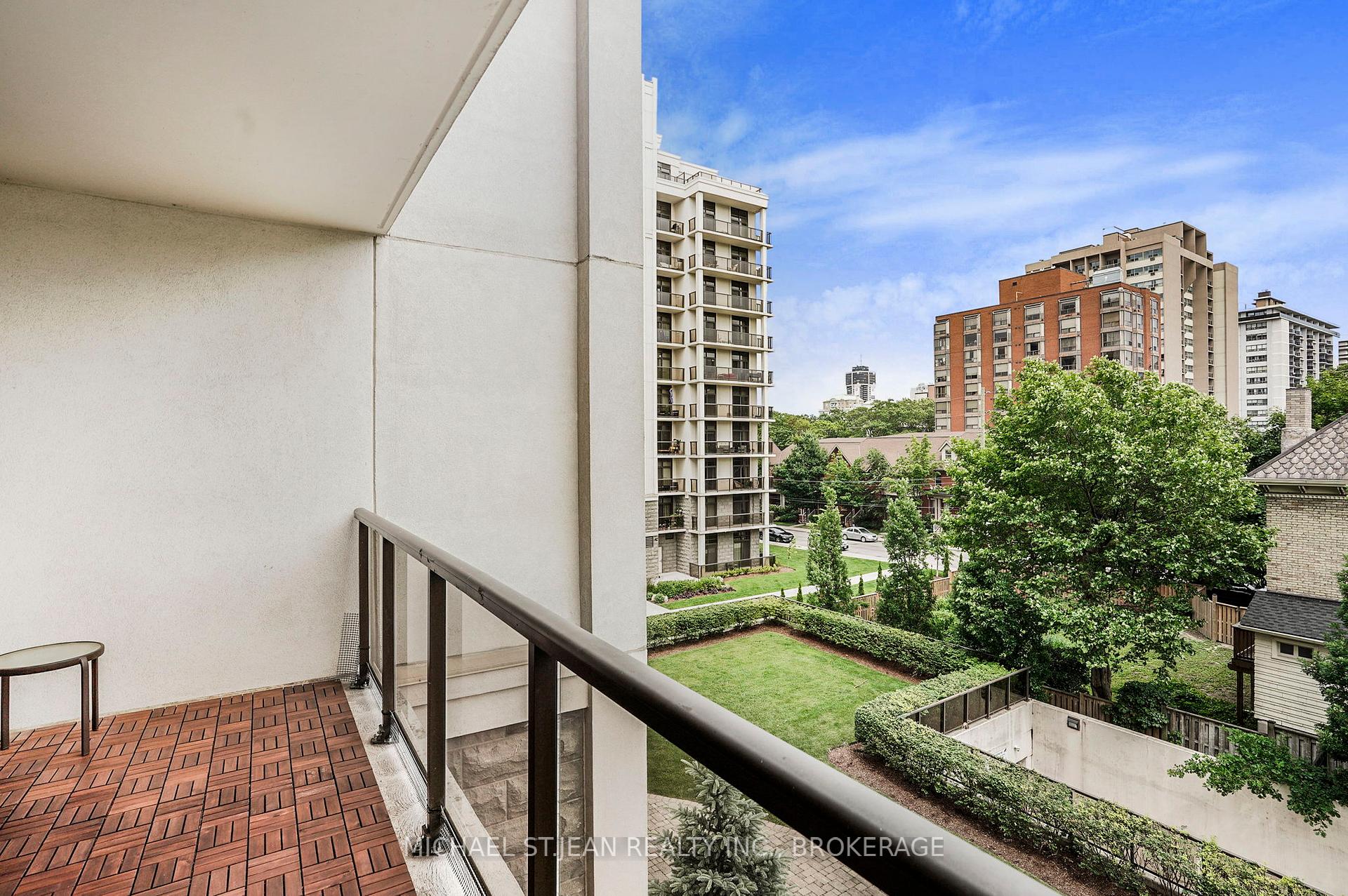 1 Bedroom Condo at 90 Charlton, Hamilton For sale