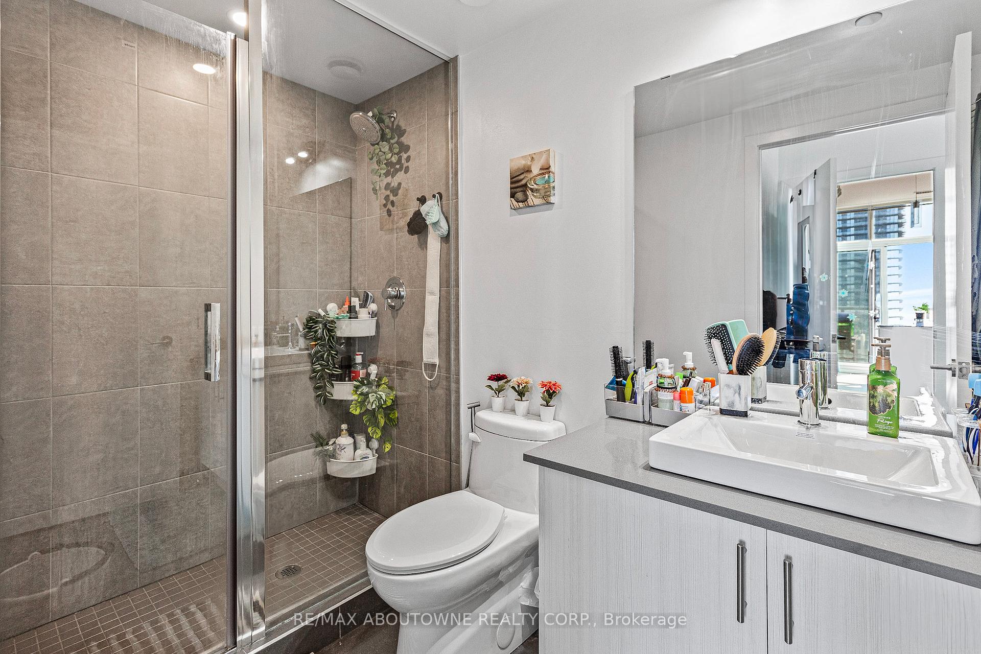 3 Bedrooms Condo at 1195 The Queensway, Toronto For sale
