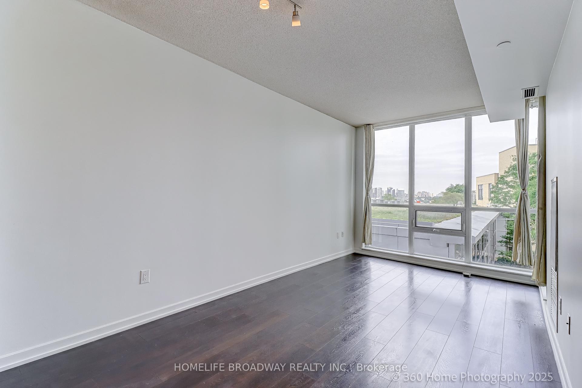 2 Bedrooms Condo at 62 Forest Manor, Toronto For sale