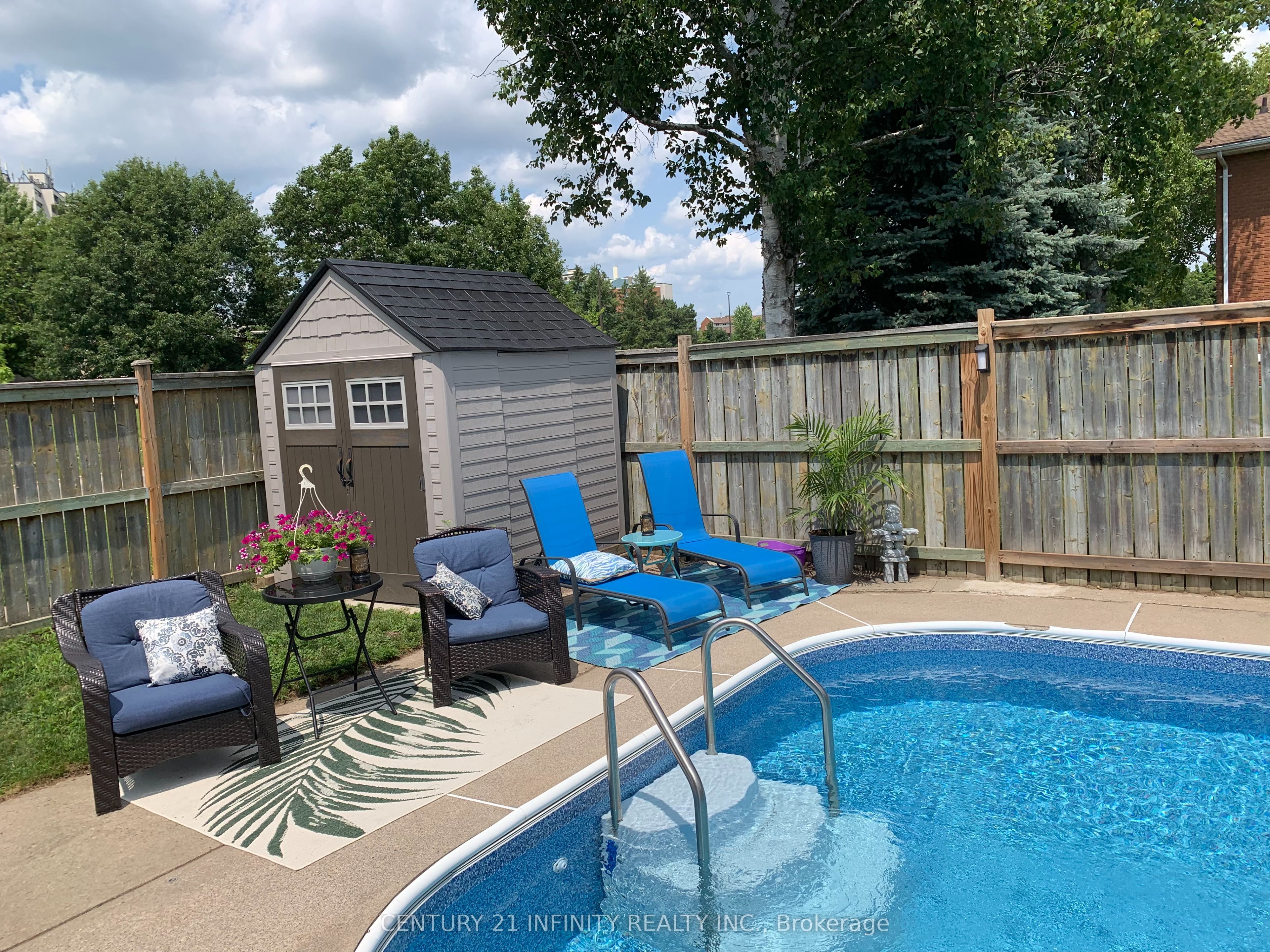 232 Iris Court, Oshawa, ON L1G 7M1