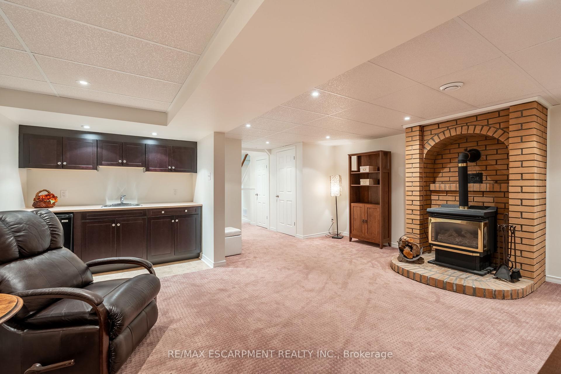 3 Bedrooms Condo at 2301 Cavendish, Burlington For sale