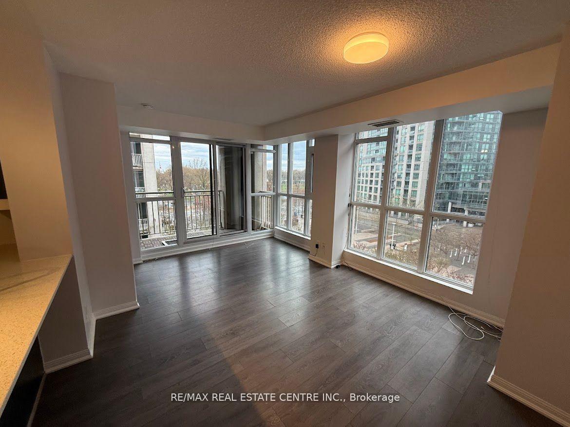 3 Bedrooms Condo at 35 Bastion, Toronto For sale
