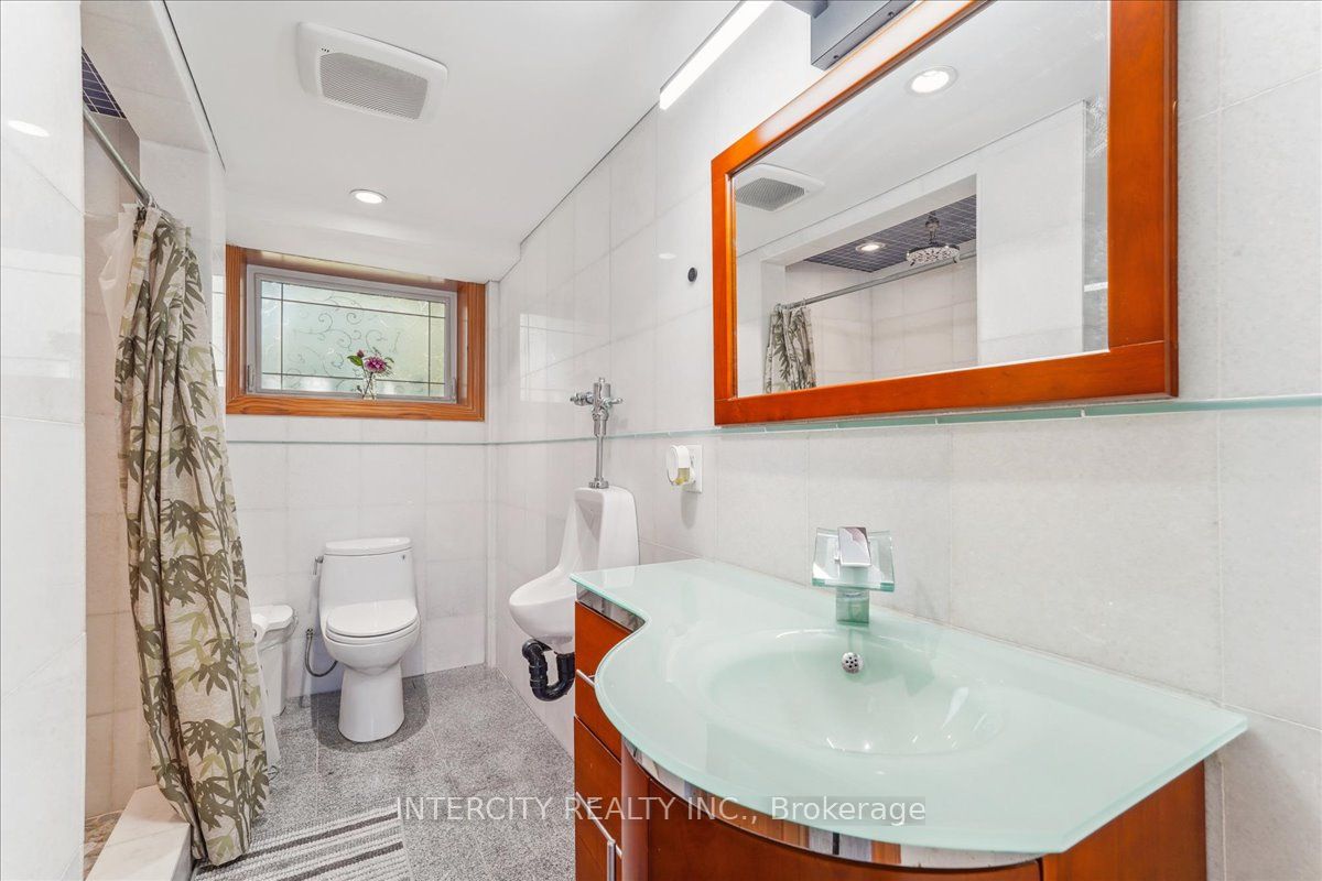3505 Cochrane Street