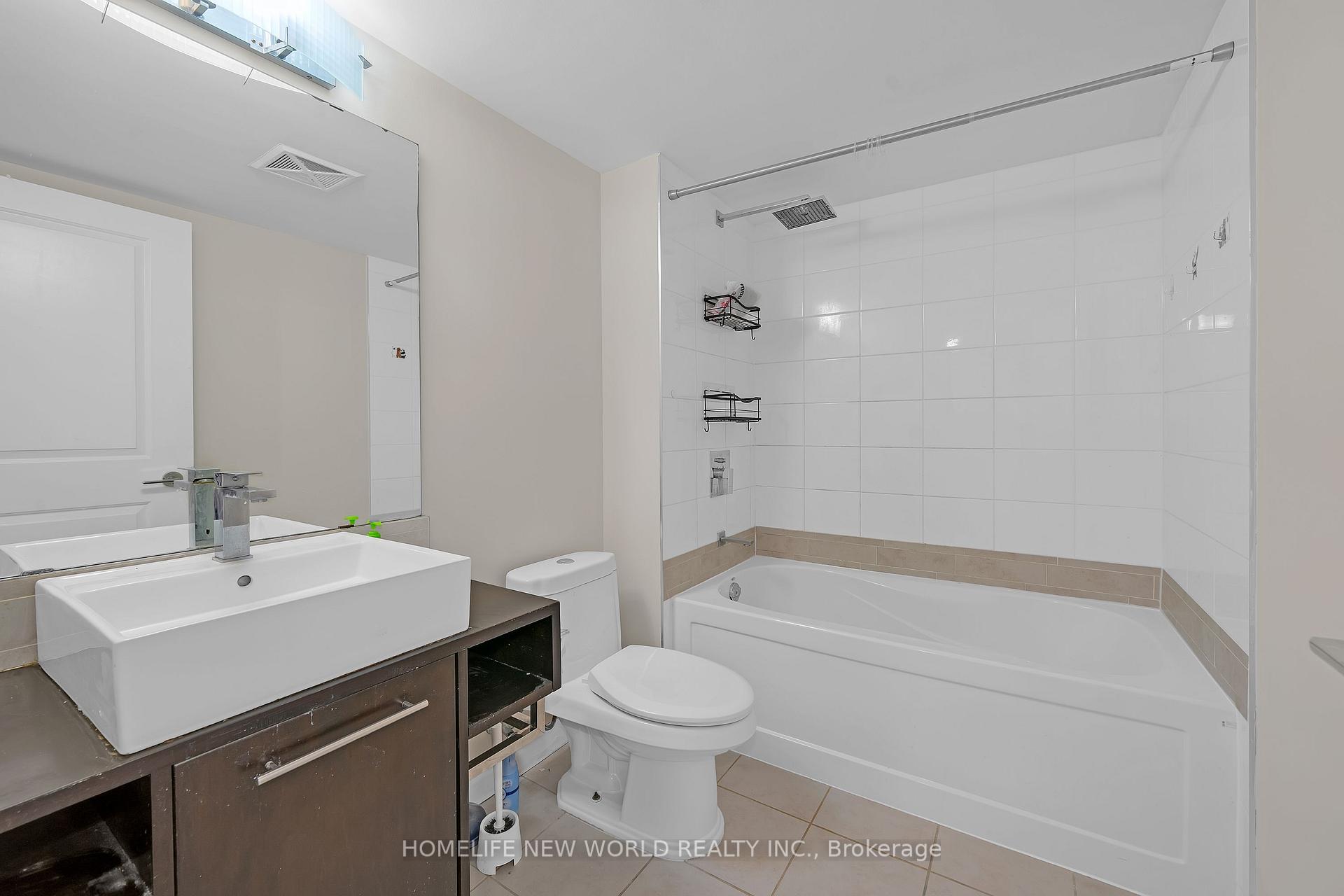 1 Bedroom Condo at 25 Town Centre,  Toronto For sale