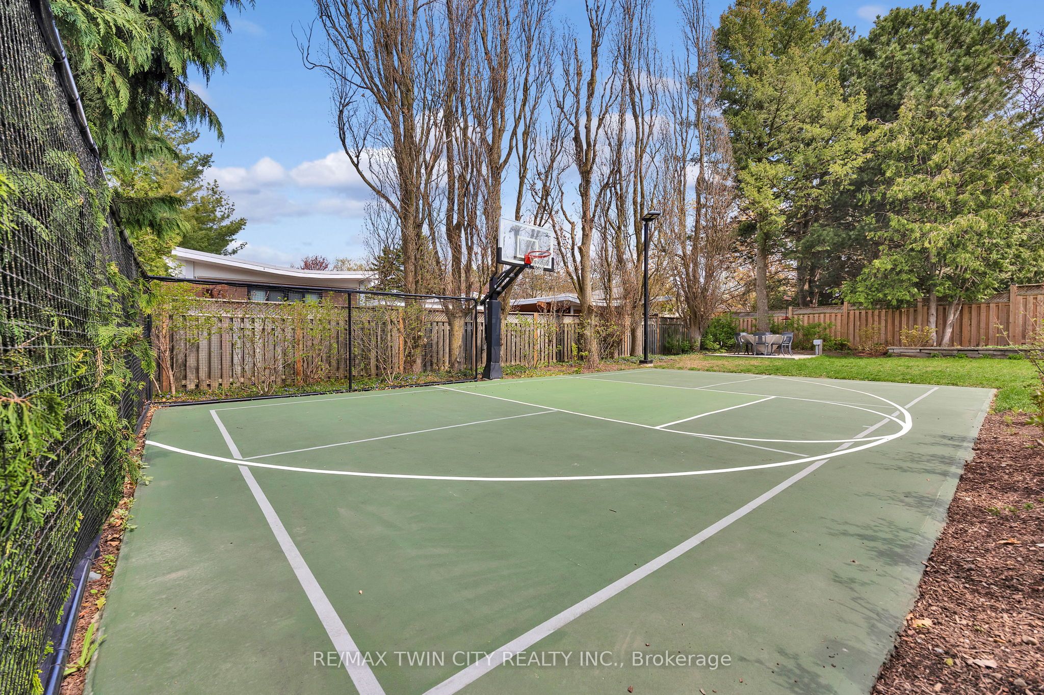 7 Huntley Crescent