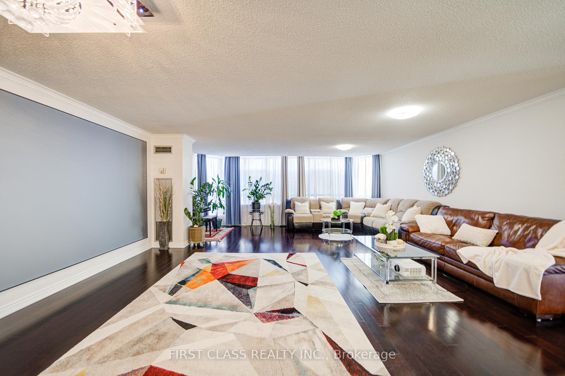 3 Bedrooms Condo at 25 Bamburgh, Toronto For sale